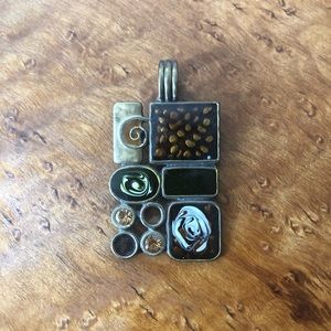 💸 3 for $14. 💸Pendant w/ enamel details